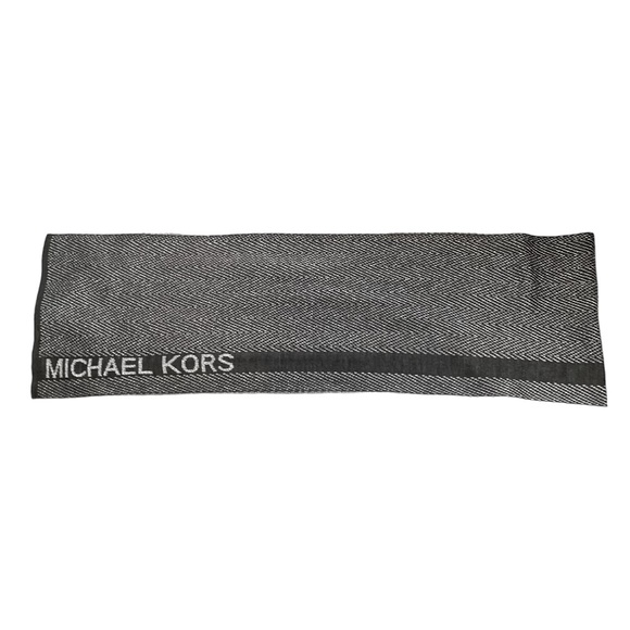 Michael Kors Women’s Chevron Scarf, Reversible Shawl Wrap,  Logo Label Inprint - Picture 5 of 16